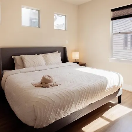 Skyline Oasis L Spacious Retreat With Proximity To Medical Center, Downtown, And Stadiums